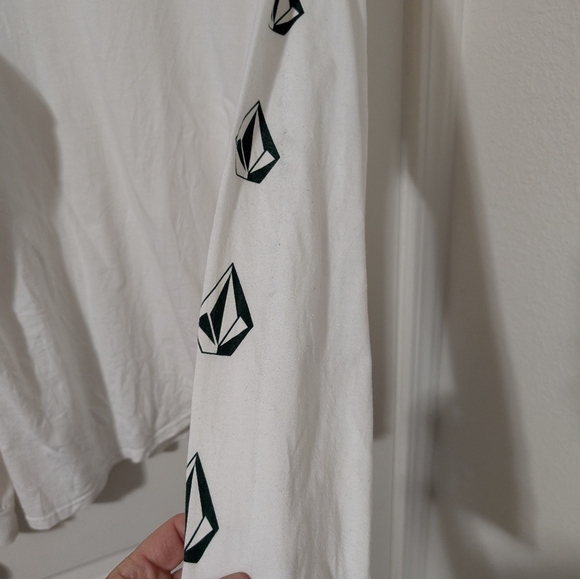 Men's XL Volcom long sleeve - Picture 2 of 3